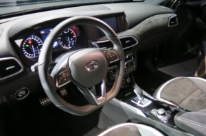 2016-infiniti-q-30-interior