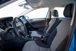 2016-volkwagen-e-golf-interior