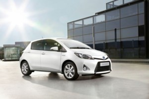 2016-toyota-yaris-hybrid